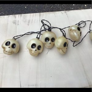 Smiling skulls lights Halloween decorations
